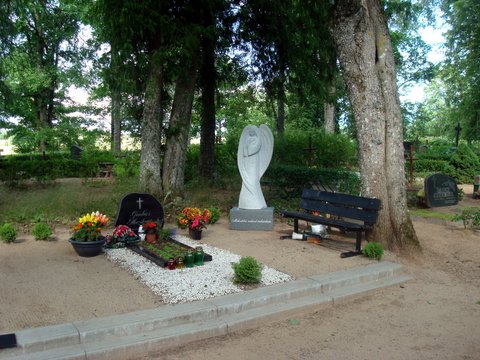 Aivars K kapu pieminekļi skultūras granīta kāpnes Cēsis Valmiera