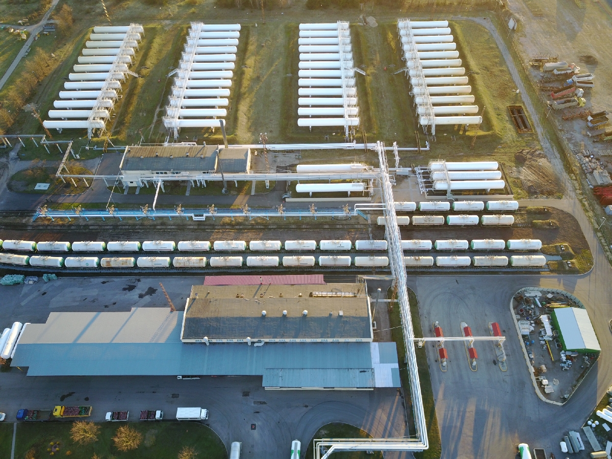 tranzīts, pārkraušana no tankkuģa dzelzceļa cisternās un gāzvedējos, gāzes pārkraušana un glabāšana