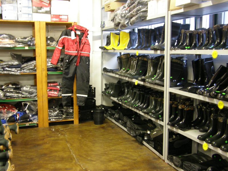 Darba apģērbi kombinezoni bikses zābaki kurpes tirdzniecība Valmiera Rūjiena