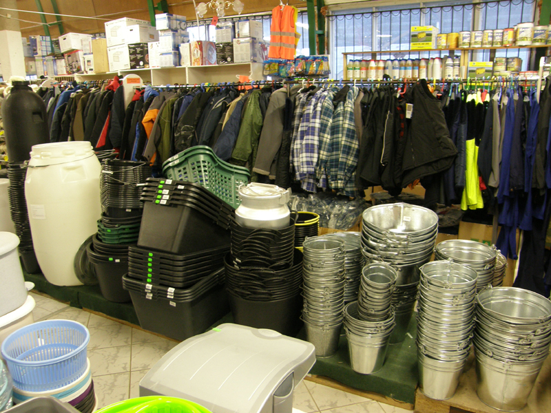 Plastmasas mucas grozi spaiņi metāla spaiņi darba apģērbi Valmiera Rūjiena