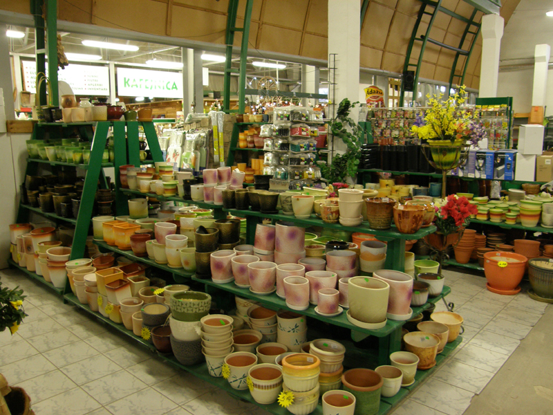 Plastmasas trauki puķu podi saimniecības preces Valmiera Rūjiena