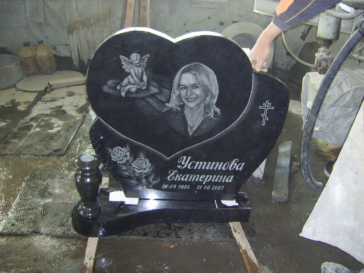 Granīta pieminekļi