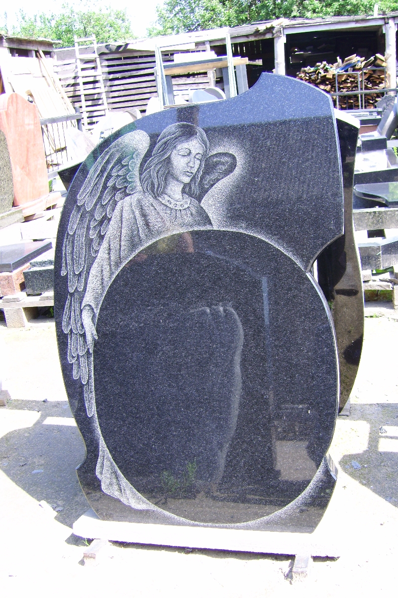 Granīta pieminekļi