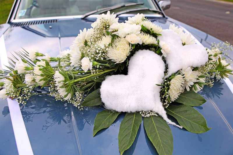 Auto pušķošana ar ziediem