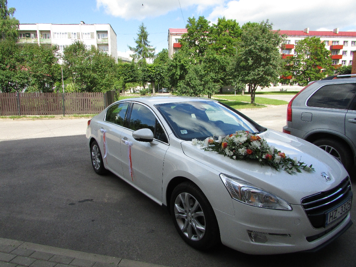 Kāzu mašīnu dekorēšana