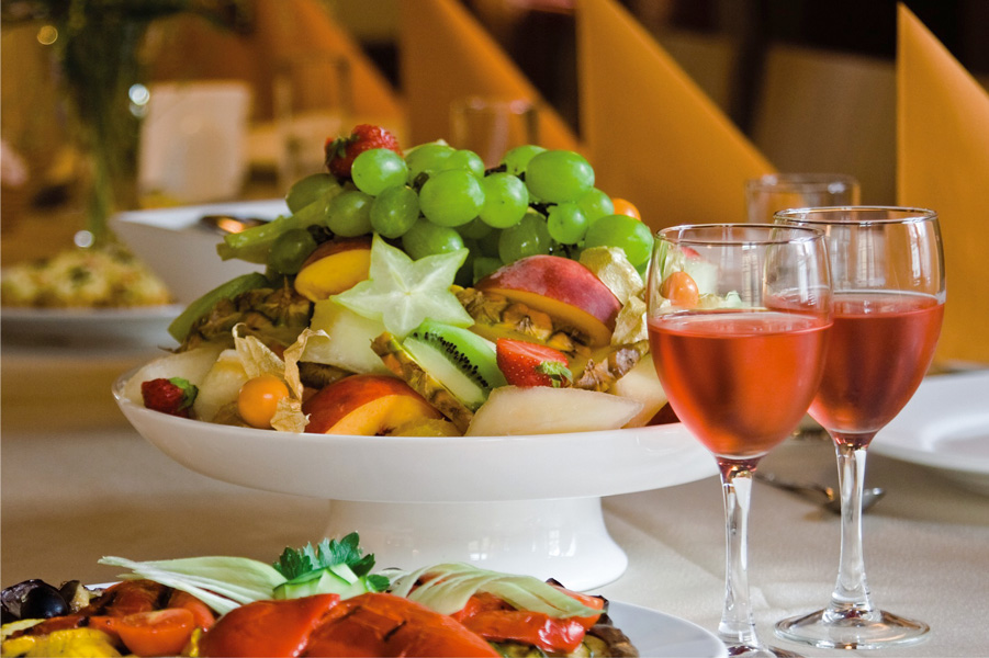 Pastnieka mājas virtuve piedāvā gardus ēdienus un izsmalcinātu pasniegšanu īpašiem mirkļiem.