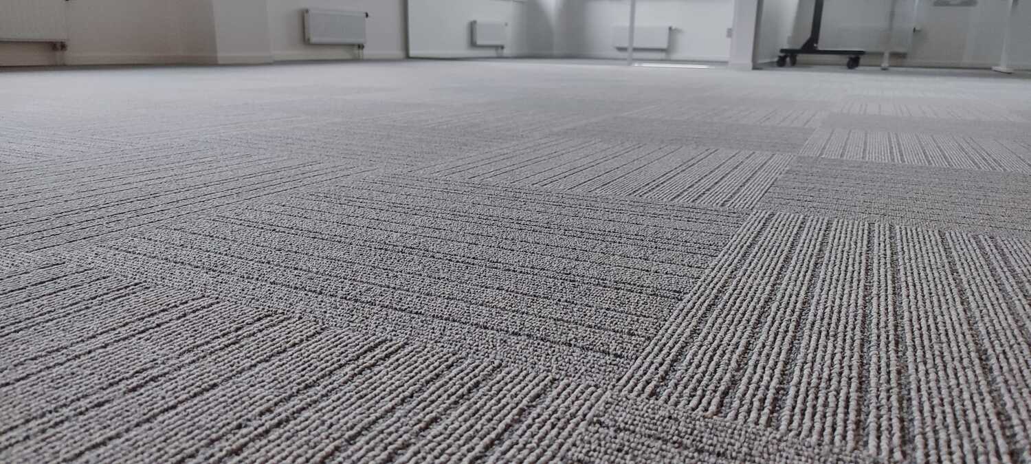 Mīksto grīdas segumu tīrīšana