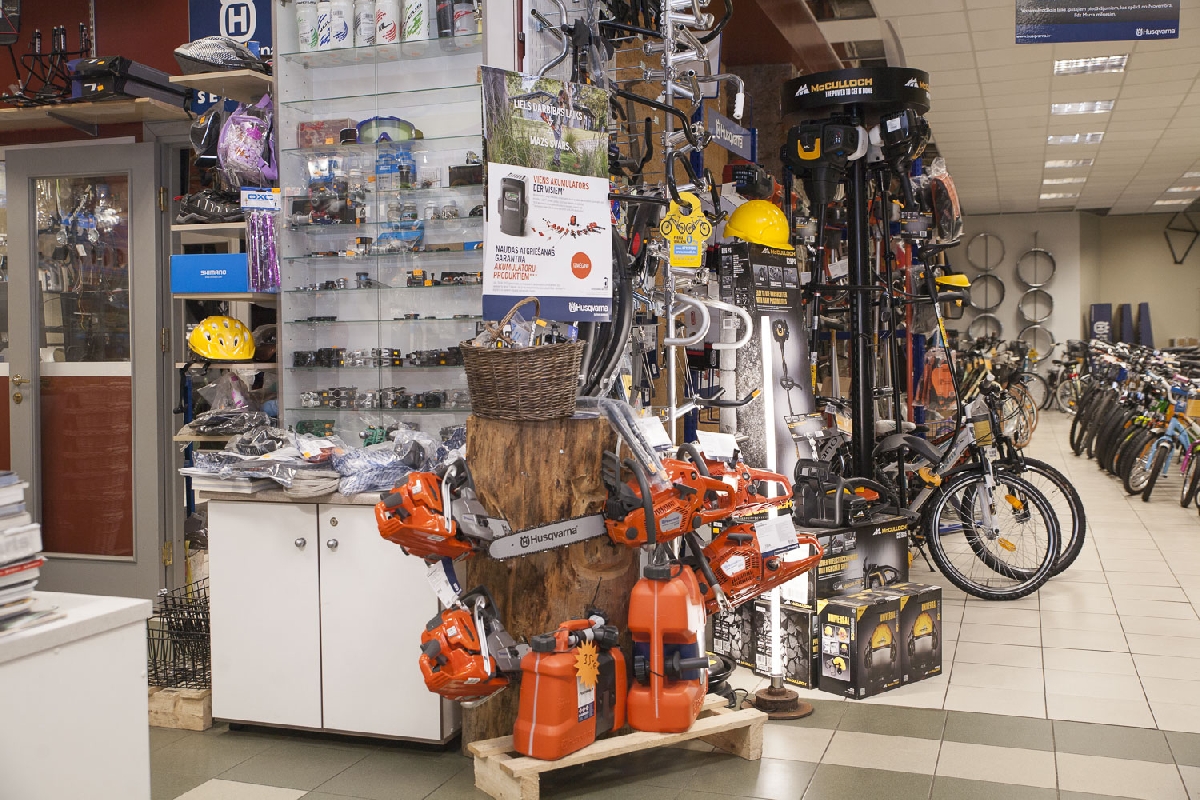 Mežizstrādes un dārza tehnikas tirdzniecība