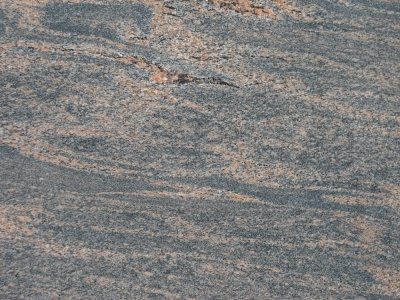 HallandiaarVredapelksarie sarkanu joslojumu granīta akmens