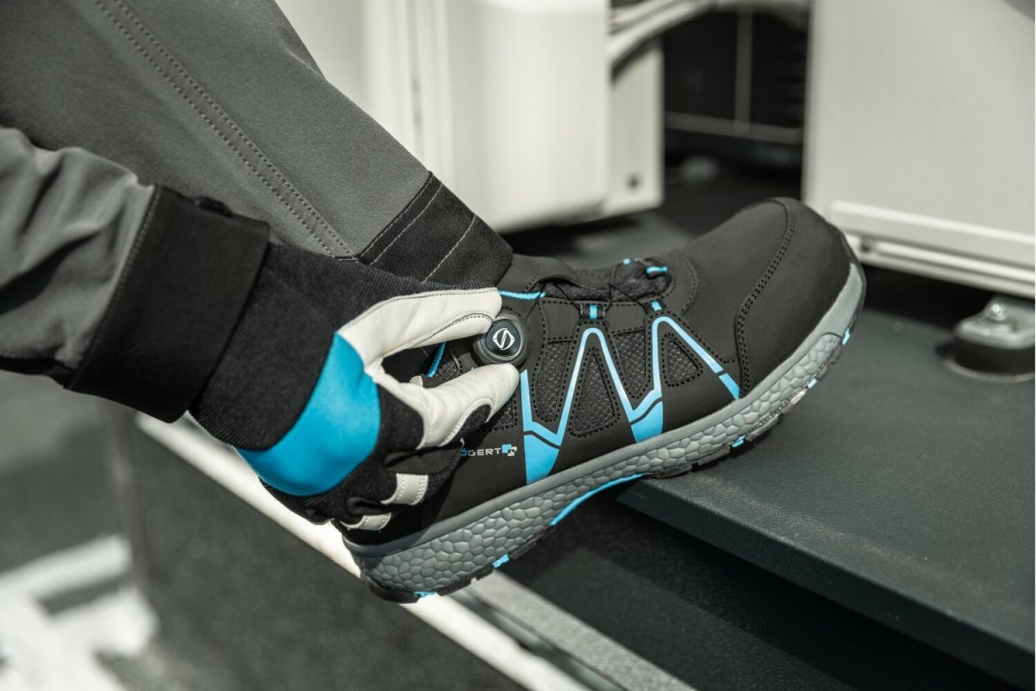 HOGERT Darba apģērbs un apavi