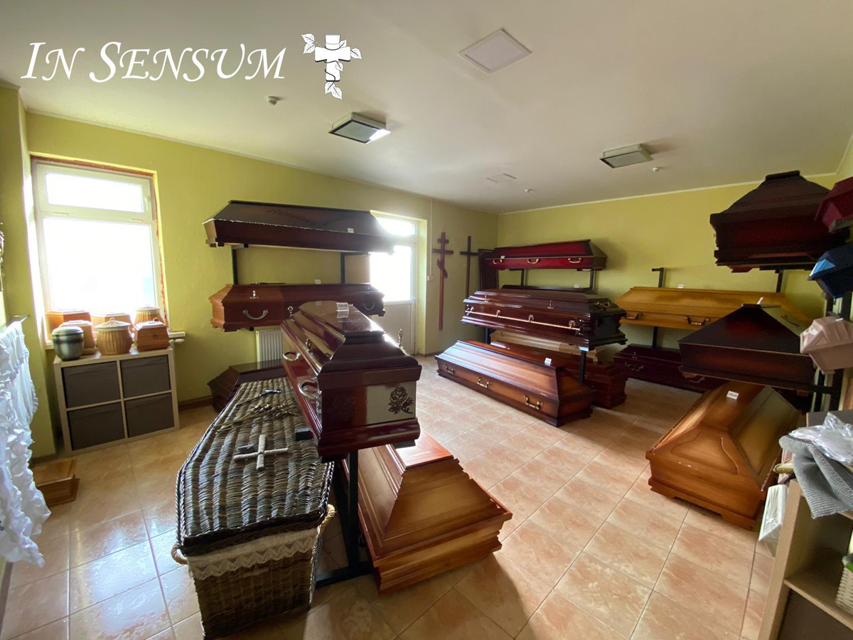 Zārki, urnas, apģērbs