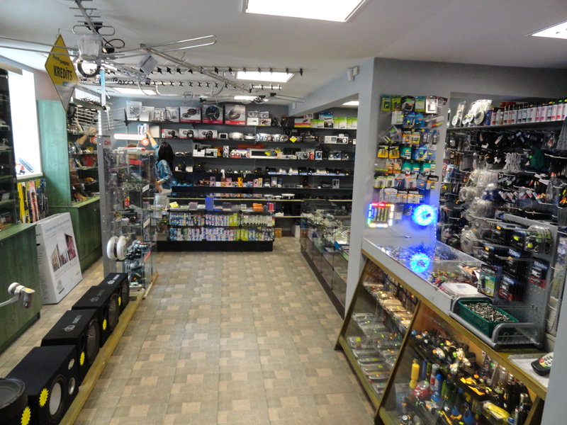 Sakaru tehnikas un līdzekļu tirdzniecība