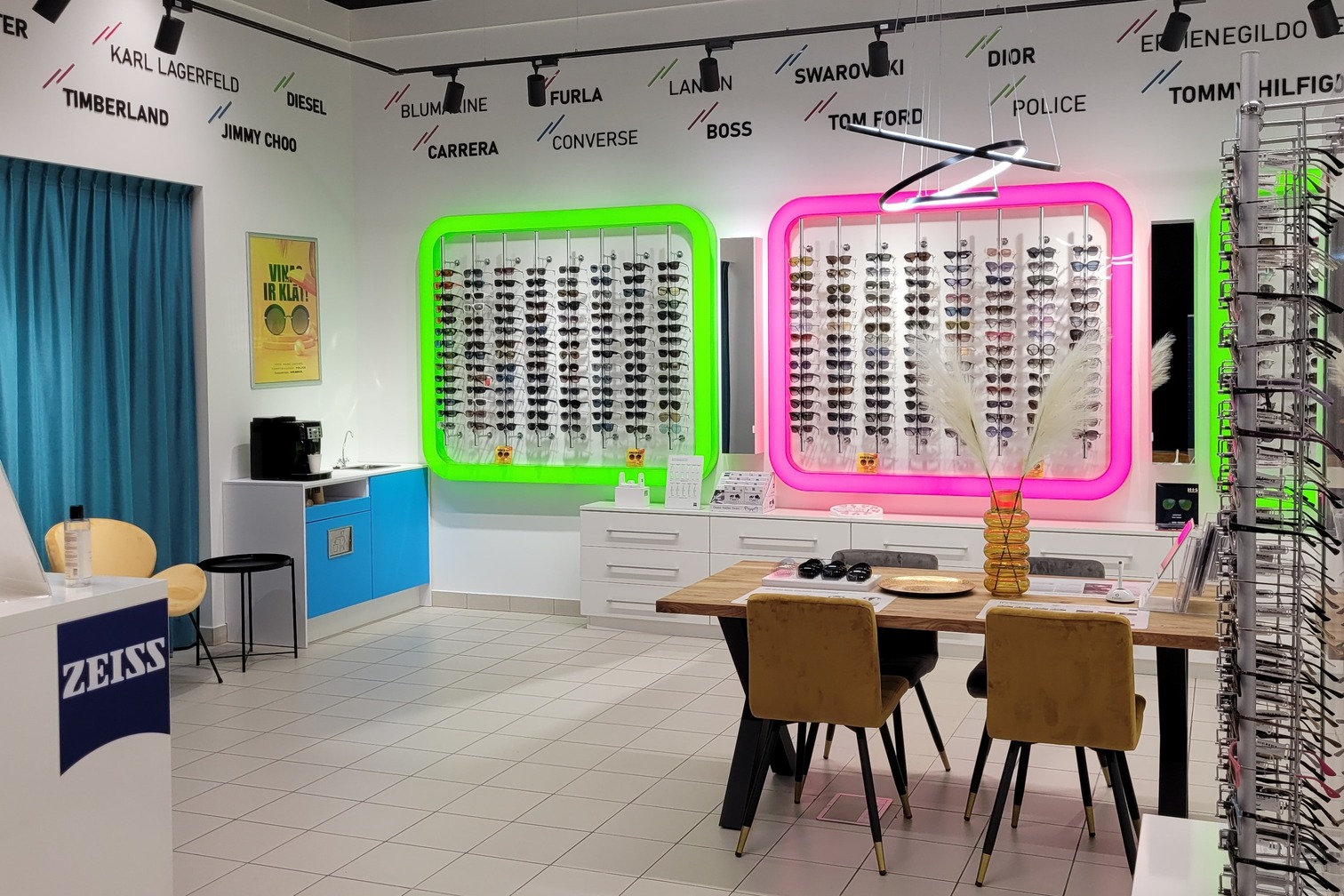 Brilles un kontaktlēcas