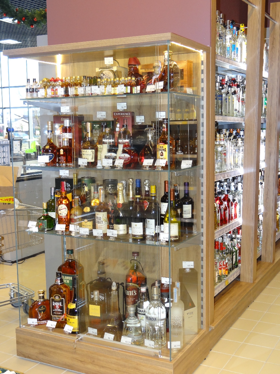 Stikla skapis  alkohols