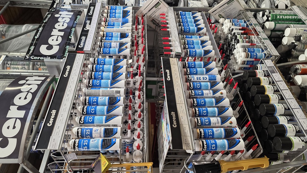 Ceresit CS25 stends Profcentrs veikalā