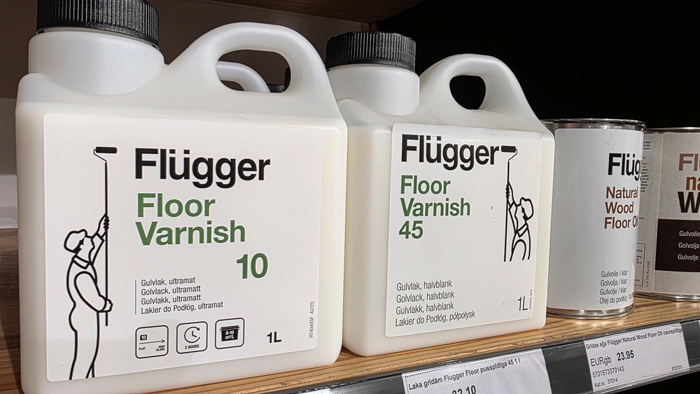 Flugger grīdas lakas stends Profcentrs veikalā