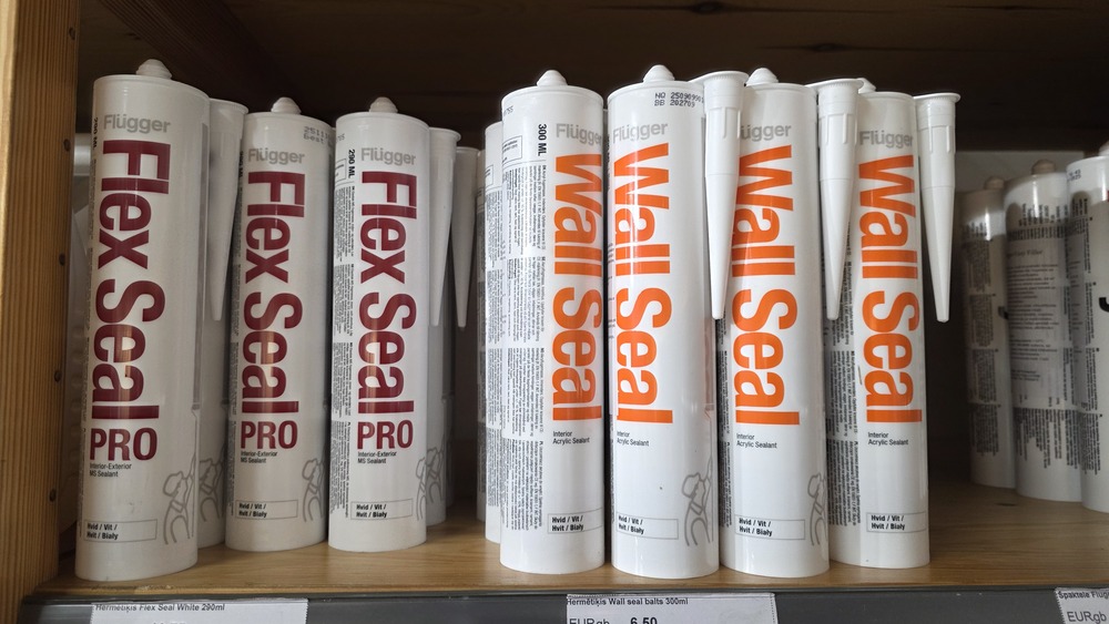 Flugger hermētiķu stends Profcentrs veikalā