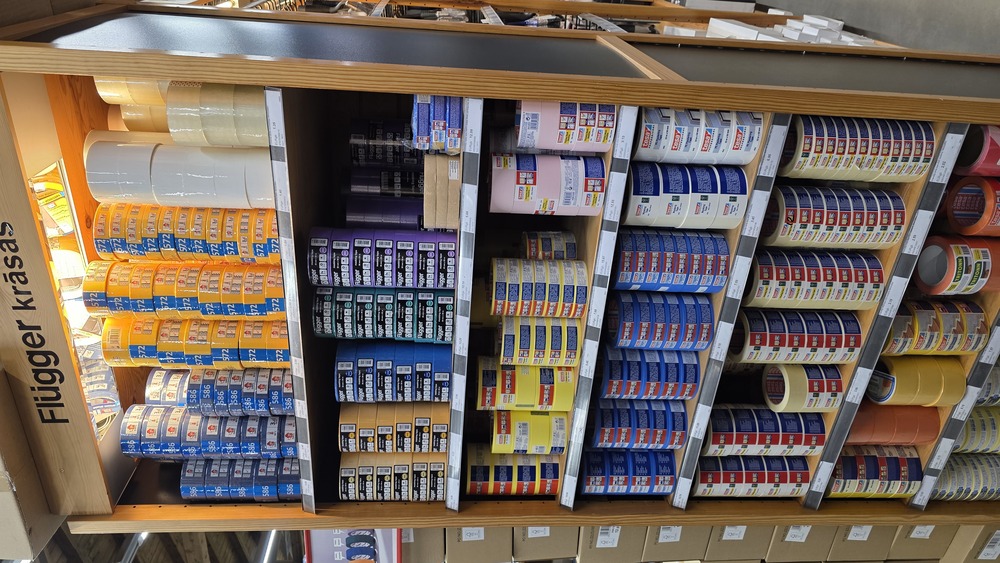 Flugger un tesa līmlentes stends Profcentrs veikalā