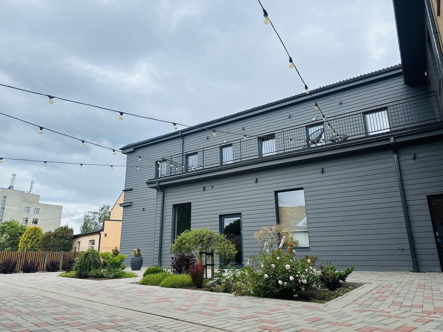 Kurzemes Biznesa Inkubatora ar modernu interjeru