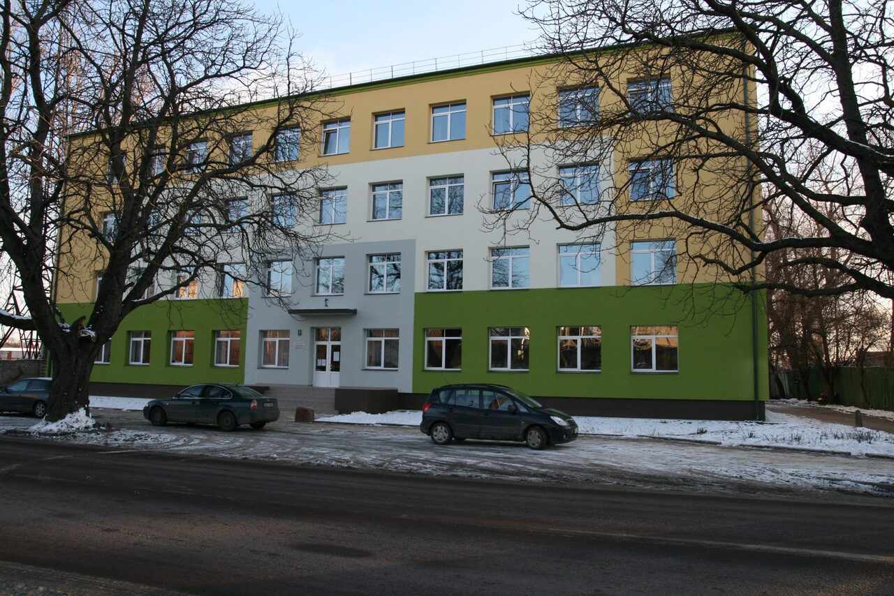 Atjaunota ēkas fasāde