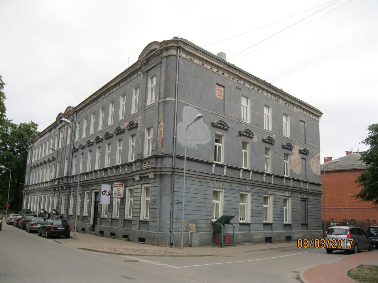 Atjaunota ēkas fasāde