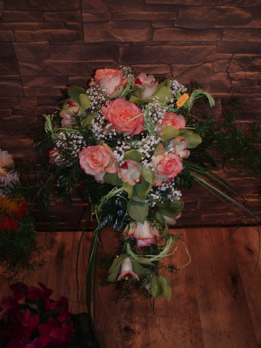 Lentes ziedu pušķiem