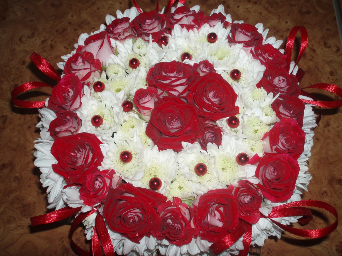 Ziedu tortes svētkiem