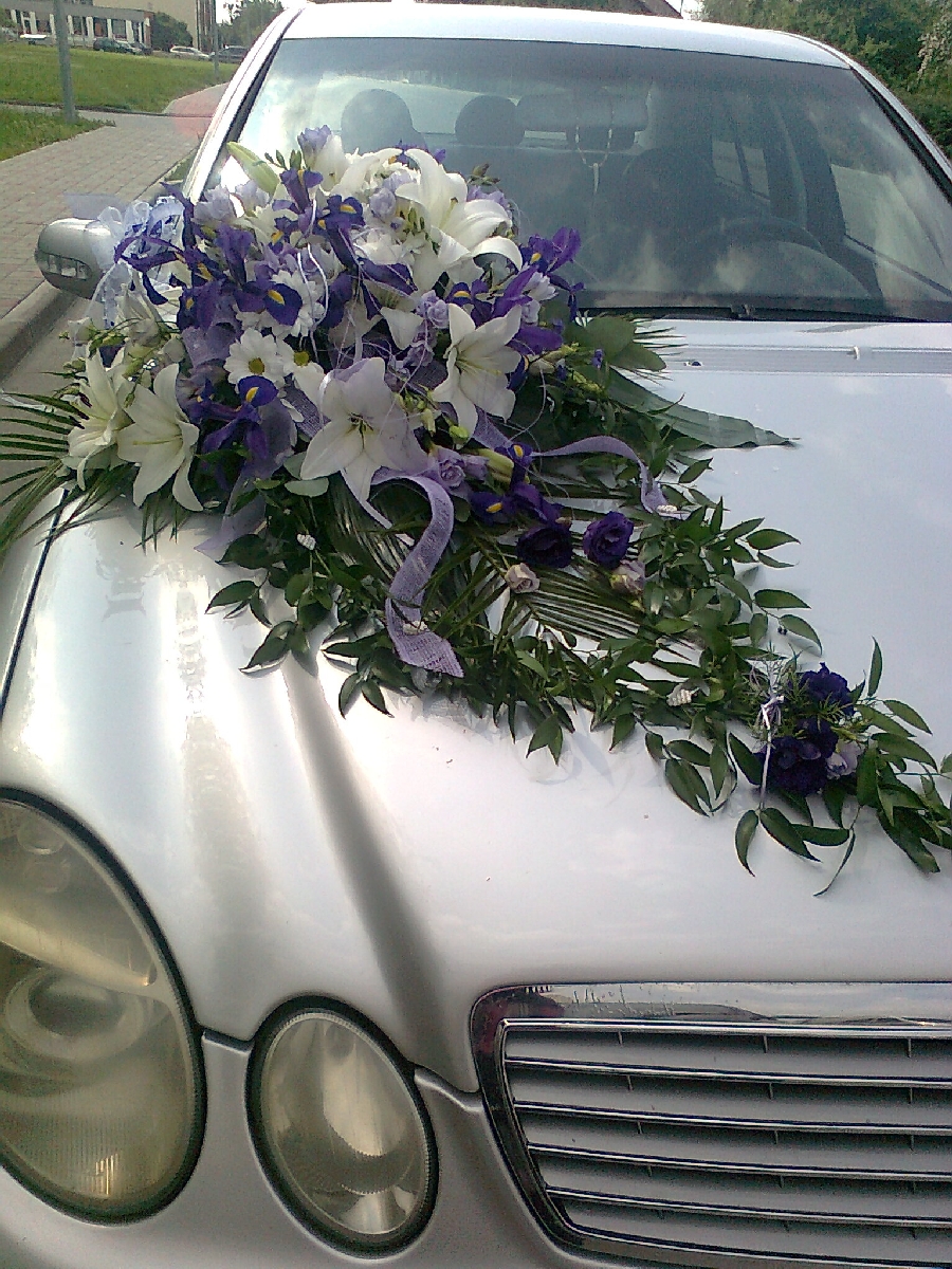 Īpaši ziedu pušķi auto rotāšanai