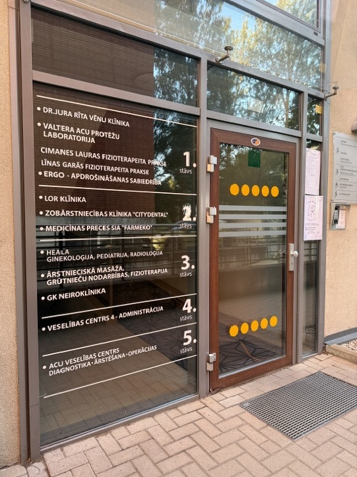 "Acu veselības centrs" ieeja