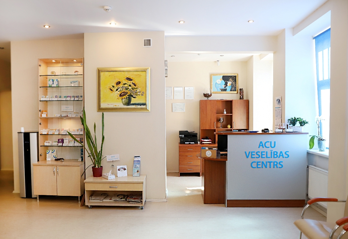 Acu veselības centra reģistratūra, uzgaidāmā telpa