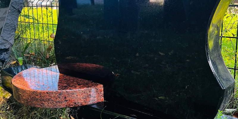 Granīta pieminekļi