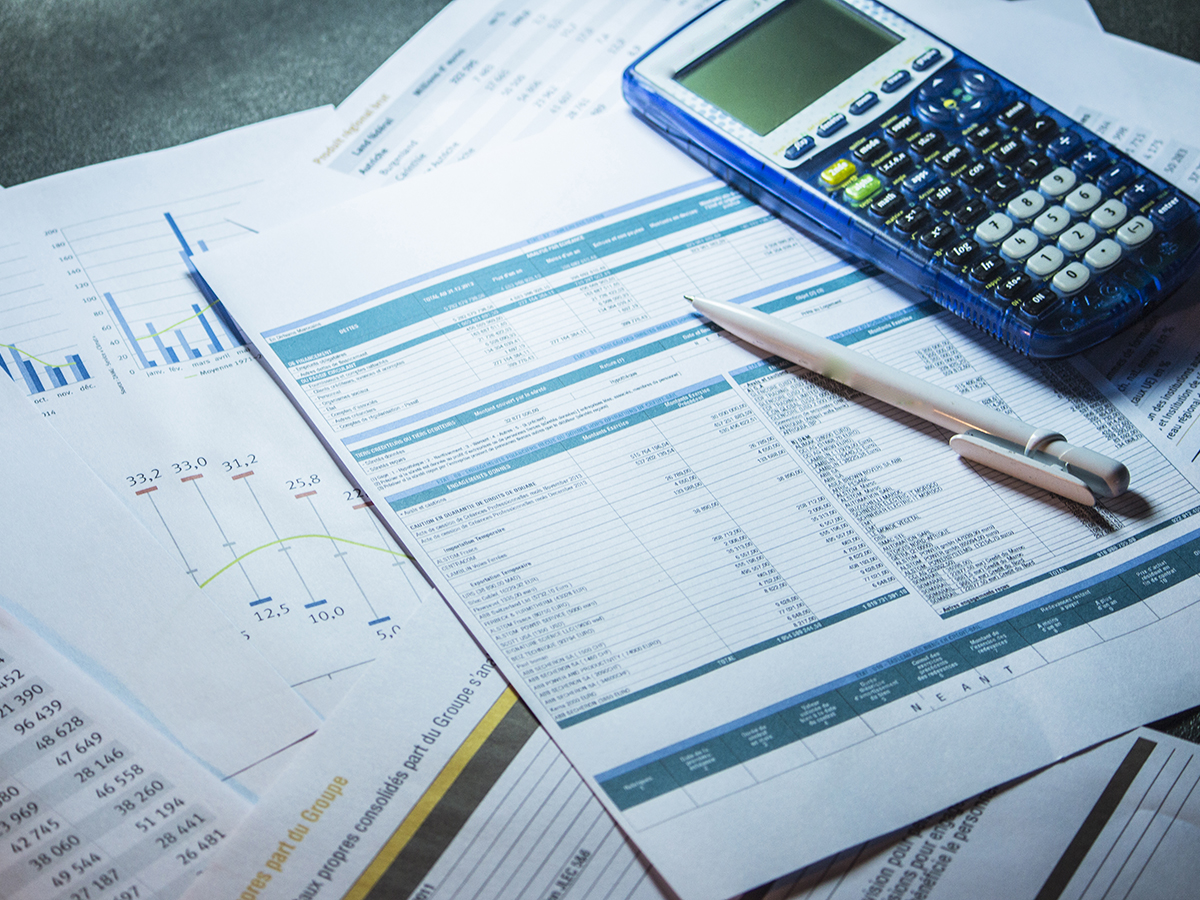 VD Grāmatvedība, SIA ikdienā nodrošina precīzu finanšu uzskaiti, strādājot ar pārskatiem, grafikiem un detalizētiem aprēķiniem.