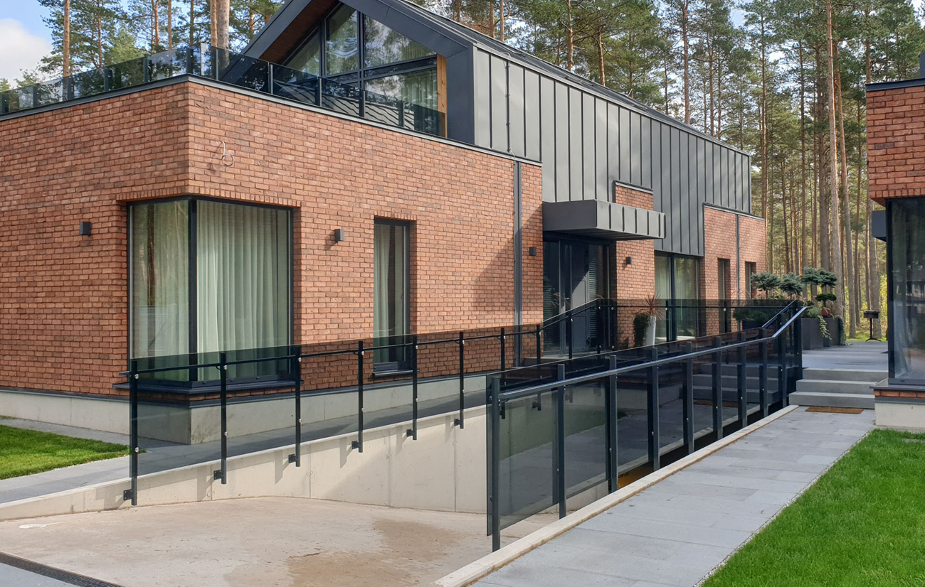 stikla margas kāpnēm