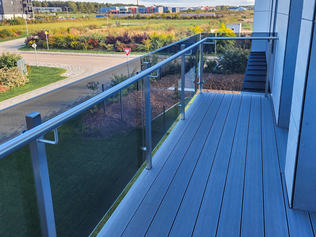 stikla margas kāpnēm