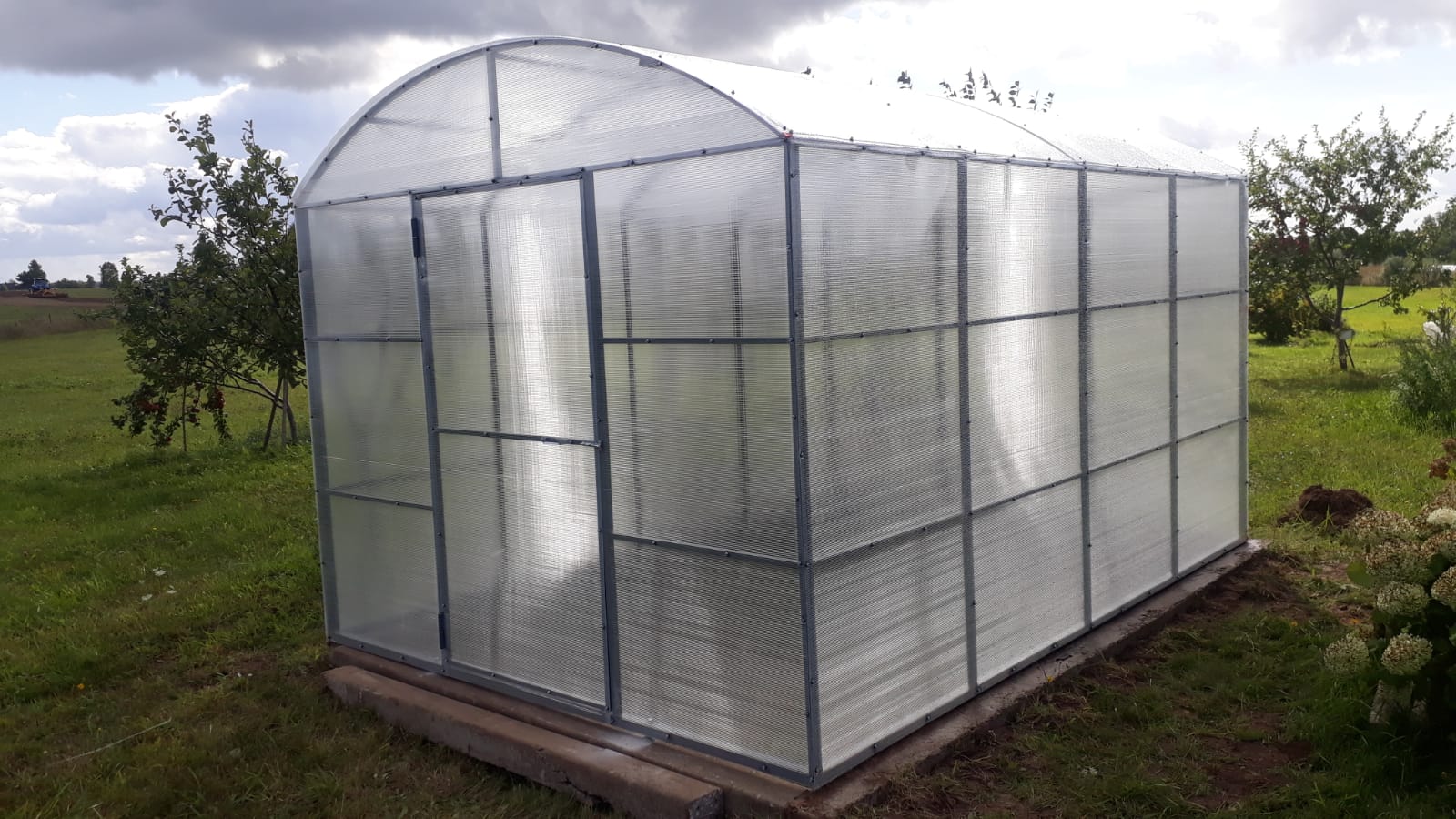 Polikarbonāta siltumnīcas