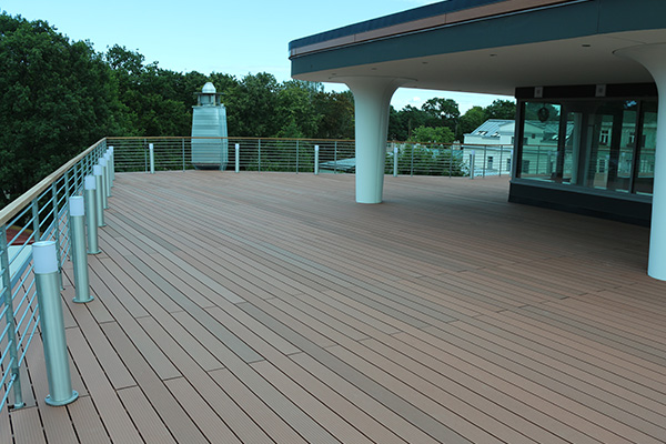 Koka-plastmasas kompozītmateriālu (WPC) terases dēļi un terases uzstādīšana