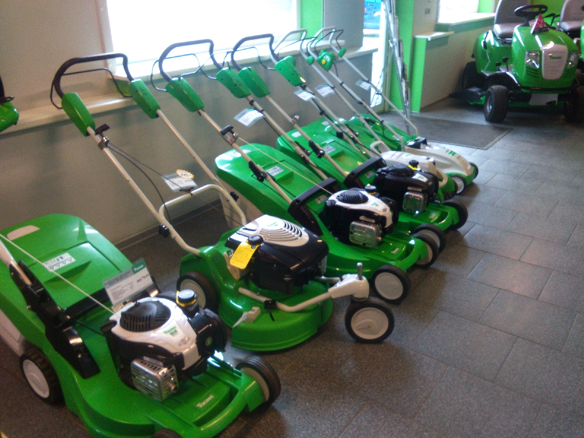 Benzīna un elektriskie zāles pļāvēji
