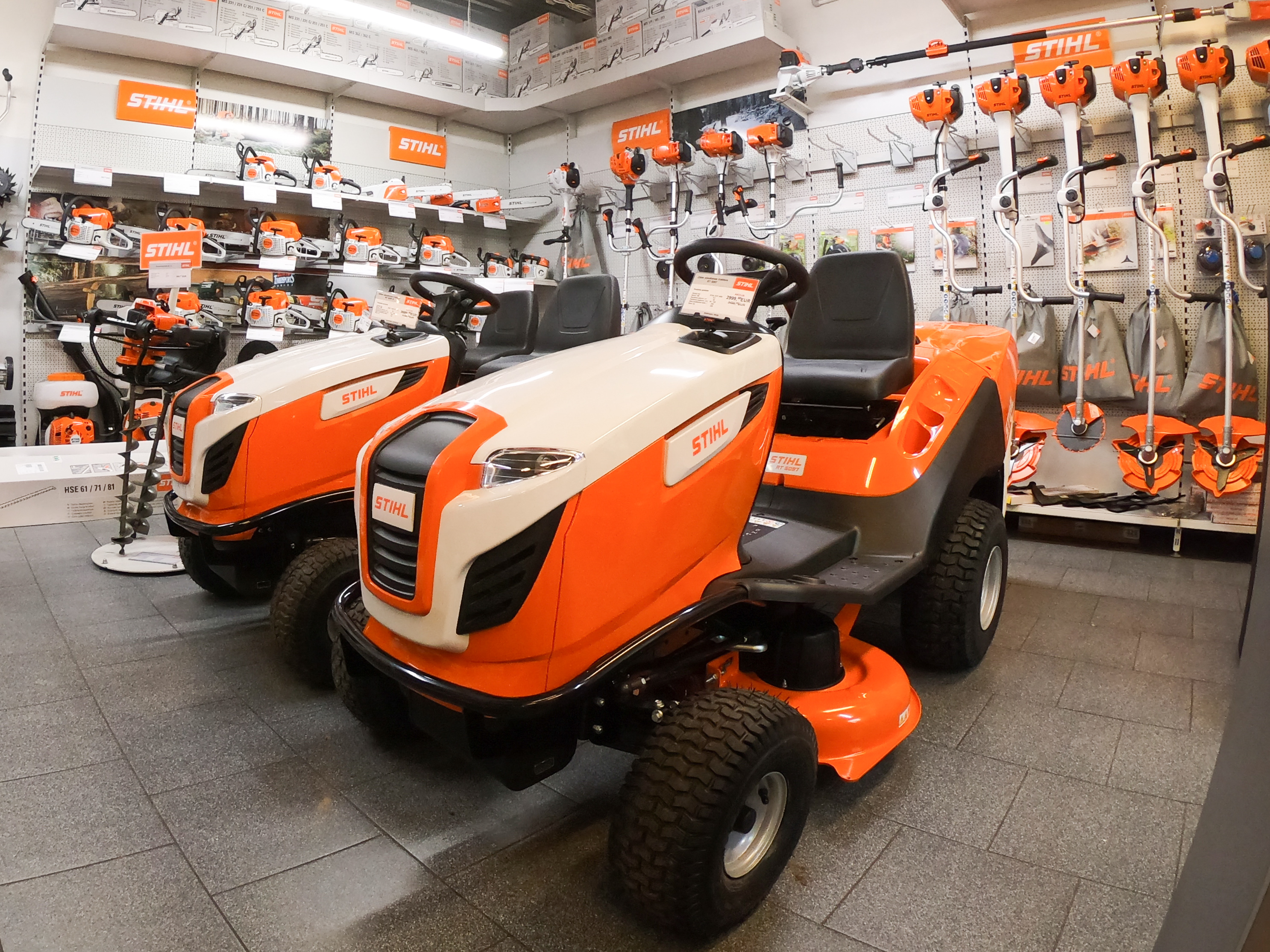 STIHL zāliena traktori