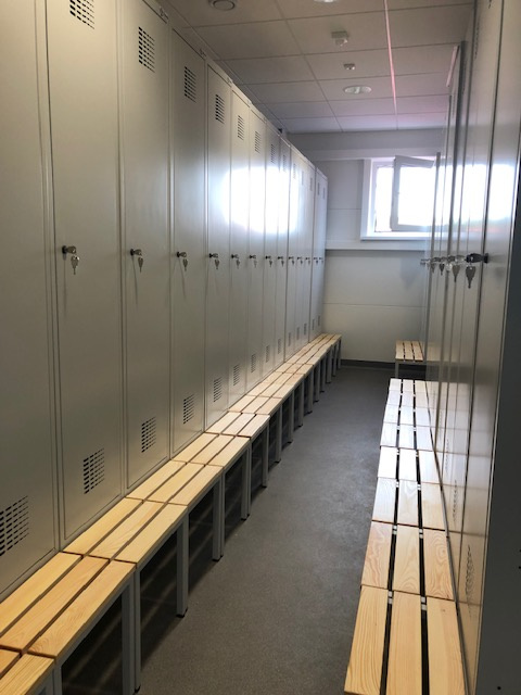 metāla garderobes skapis