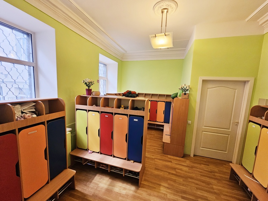 Bērnudārza garderobe bērniem.