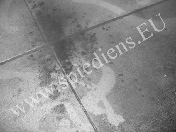 Betona grīda - netīra. Tīrīšanas pakalpojumi