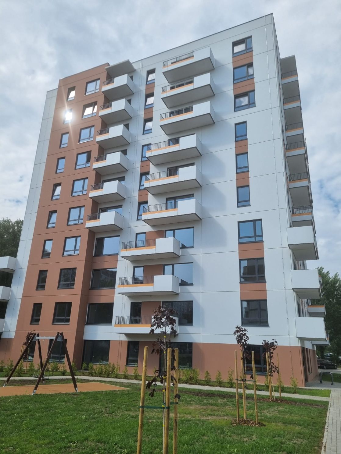 Daudzdzīvokļu māja