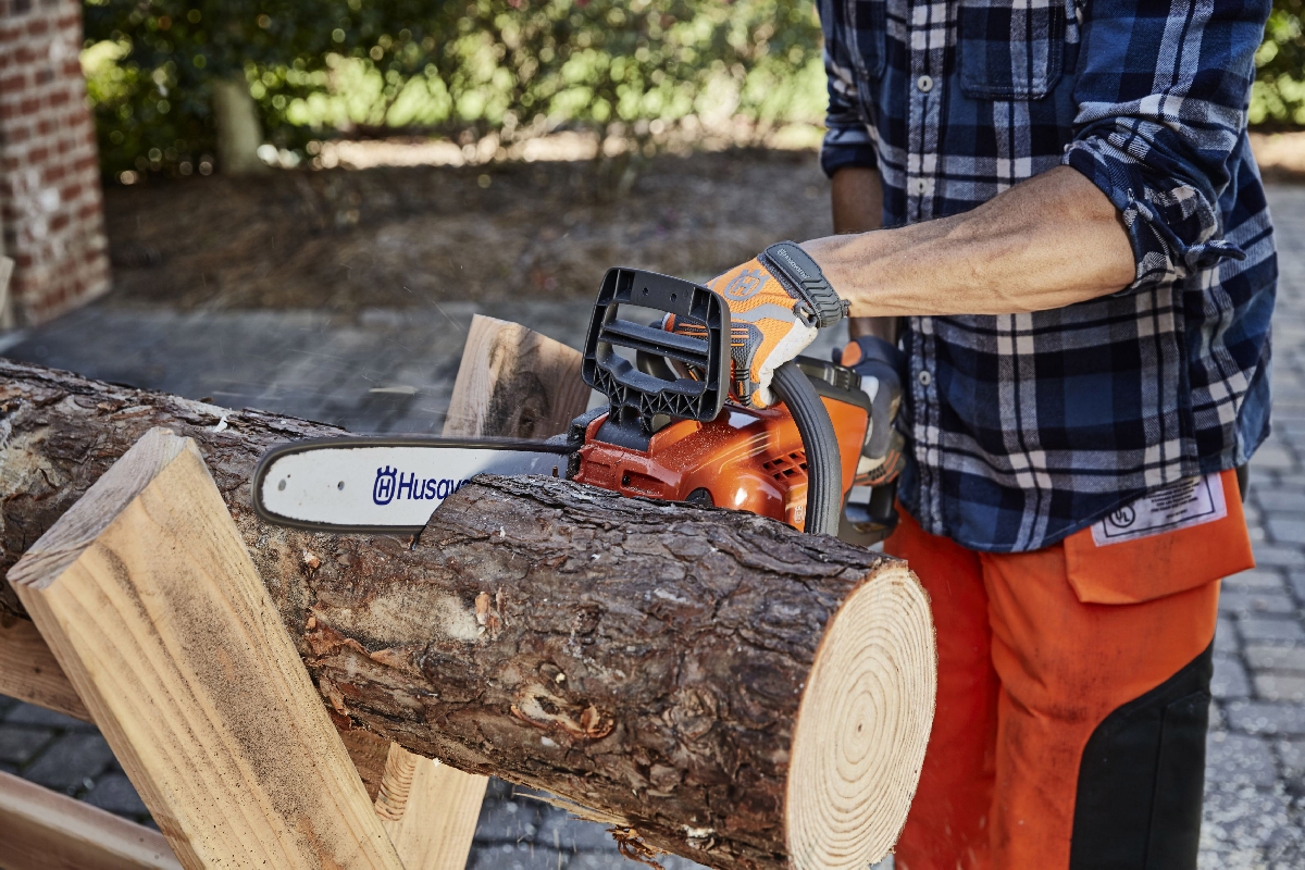 Motorzāģis Husqvarna un dārza tehnikas serviss Jēkabpilī