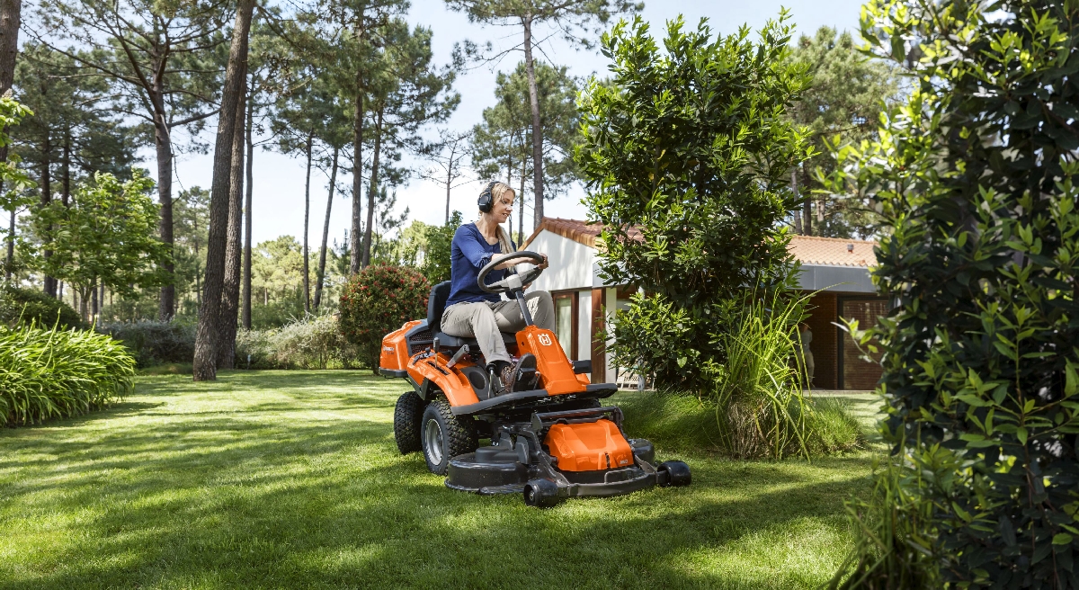 Raideri, raideri ar savācējgrozu un traktori Husqvarna, Stiga