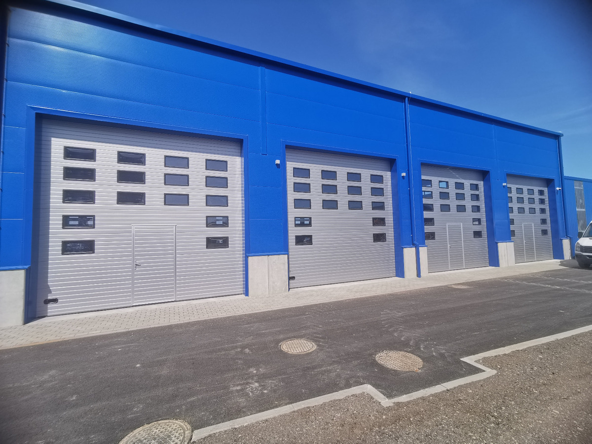 Vārti industriālai ēkai