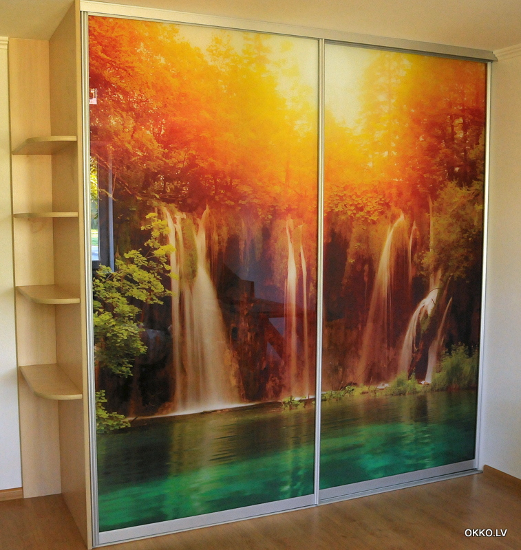 Skapji kupejas sienas skapis