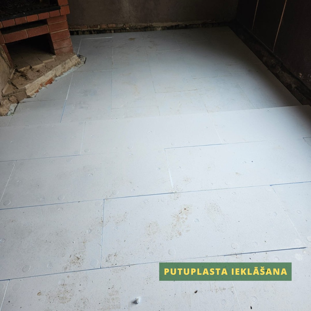 Putuplasta ieklāšana