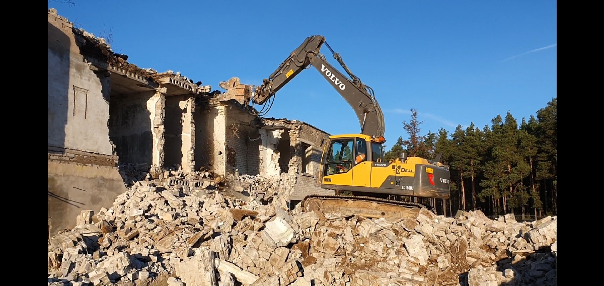 EkoDeal, ēku demontāža, būvgružu konteineri, celtniecības tehnika