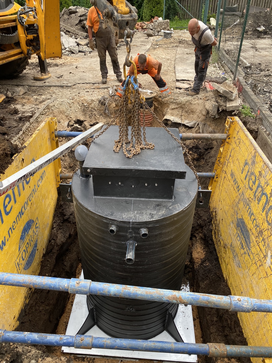 Vadu sistēmu montāža.