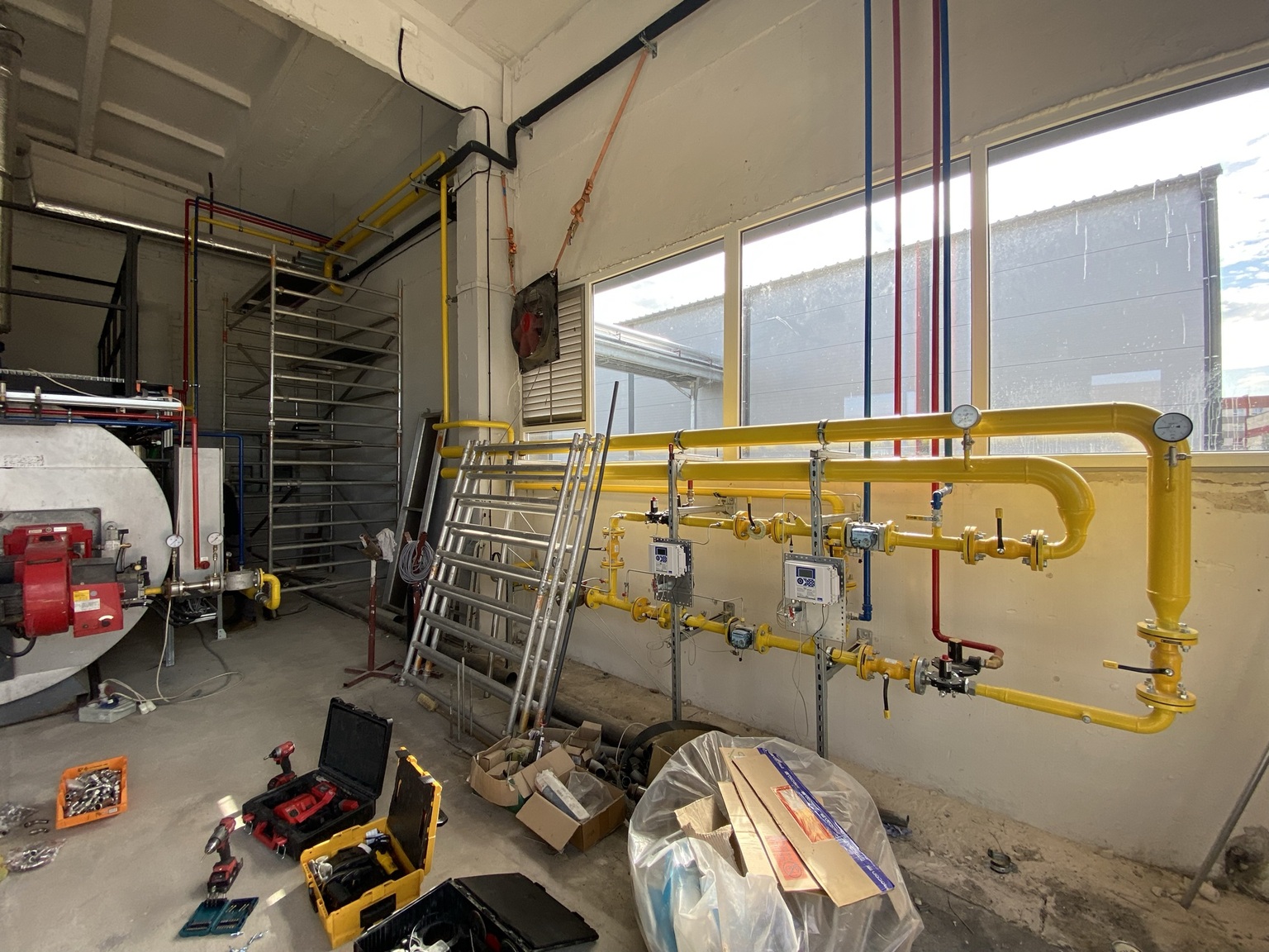 Tekstila cauruļvadu sistēmu uzstādīšana.